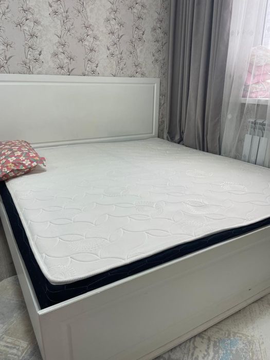 Кровать с матрасом