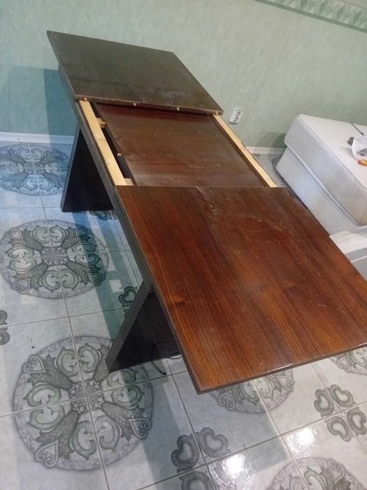 Продавам холна маса