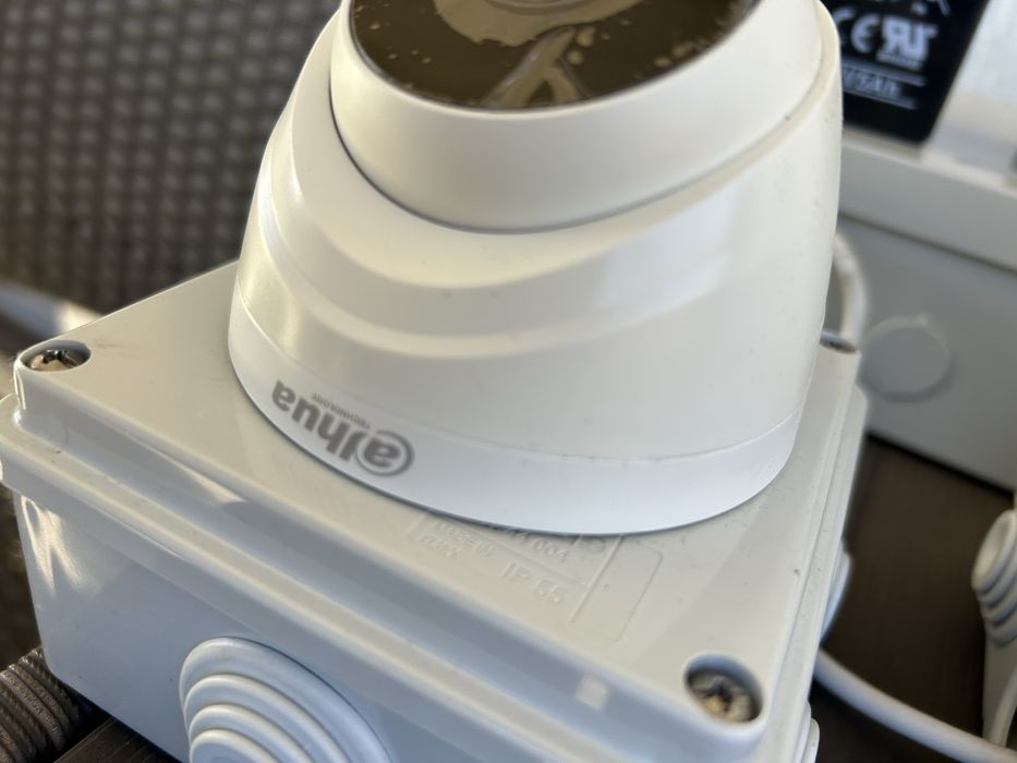 Sistem alarma cu 2 camere si 3 senzori interior