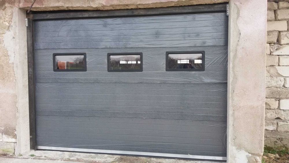 uși de garaj secționale