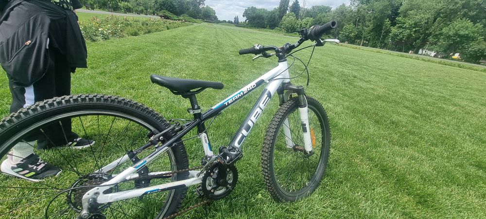 Bicicleta Cube R24