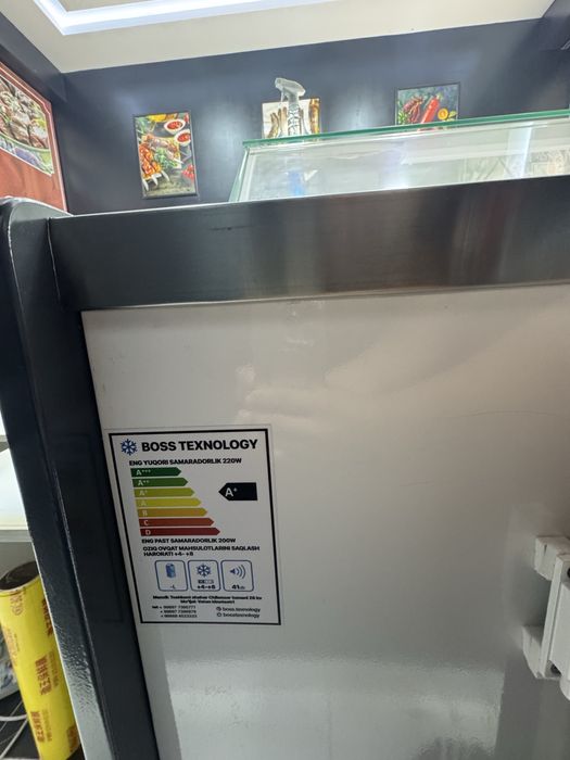 Vetrina xaladillik sotillayapti 2 ta yengi dukonda tur