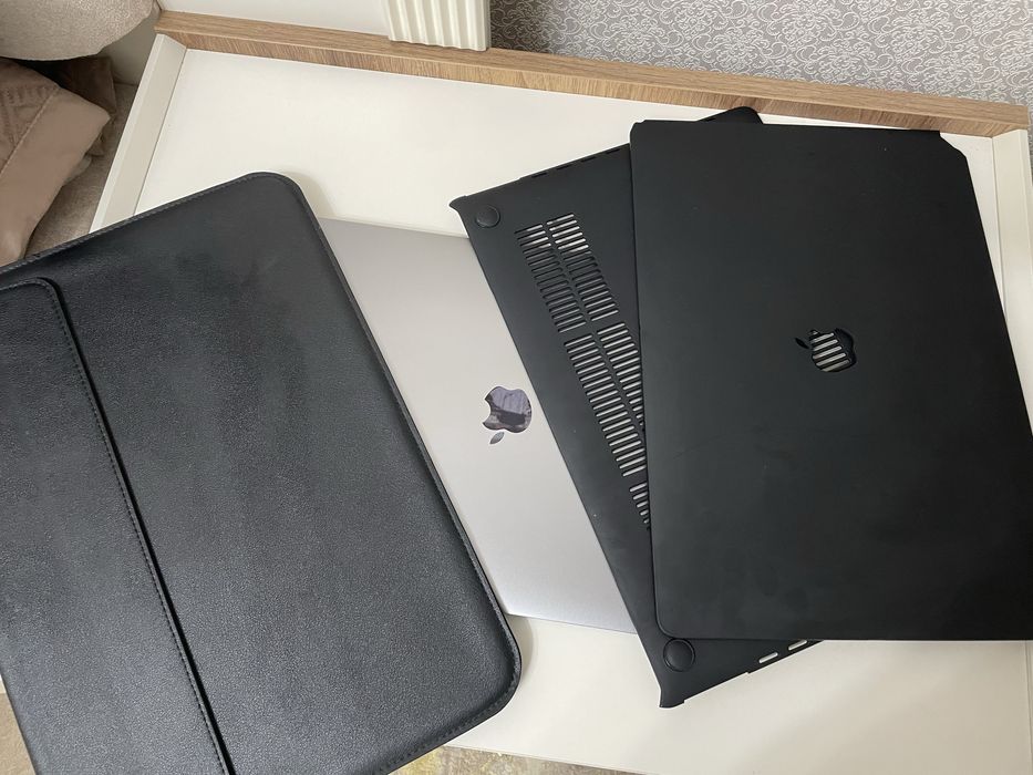 Macbook Pro 17 с чехлом