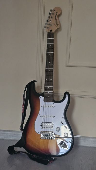 Squier by Fender Stratocaster HSS, Sunburst