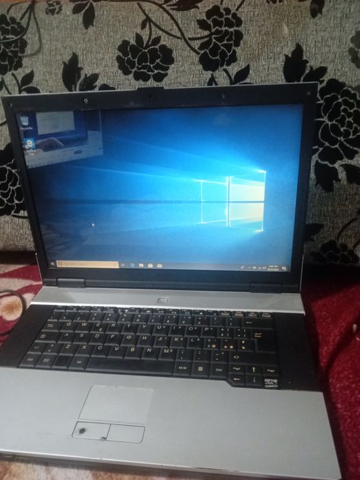 Se vinde leptop Fujitsu exprimo mobile v6555 în stare bună