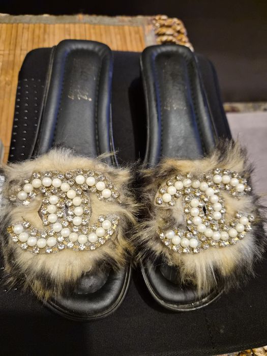 Сабо -елегантно с красива физия