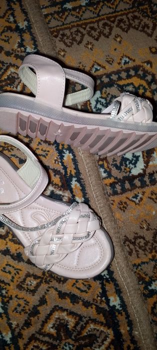 Красивые босоножки 33