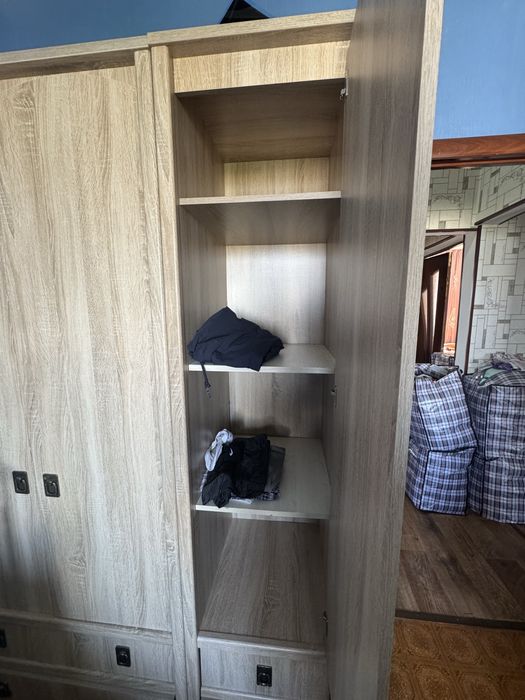 Комплект стол, 2 шкафа