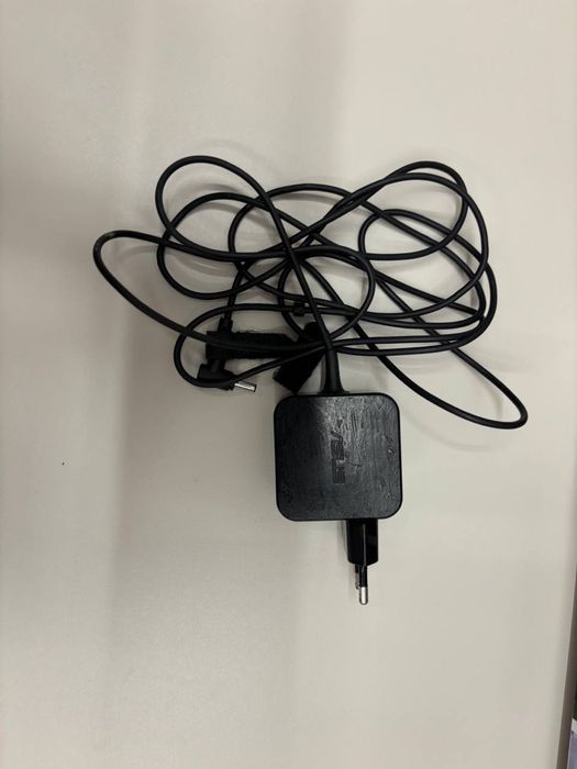 ноутбук asus vivobook 14,срочно продам