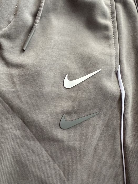 Мъжко,памучно,сиво долнище Nike с гумирано лого