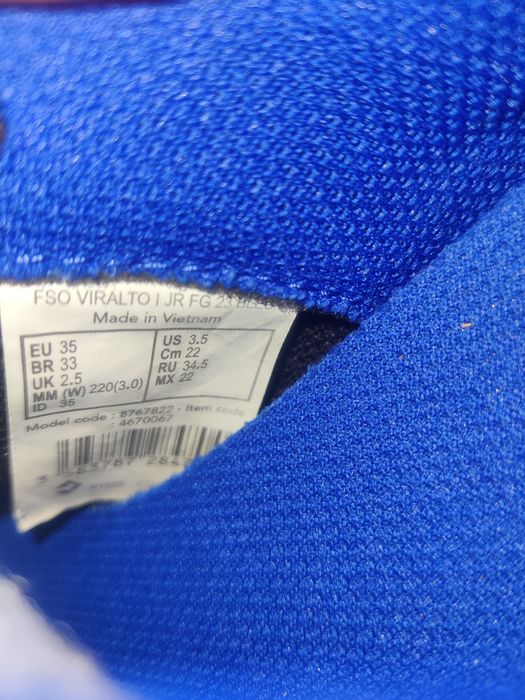 Бутонки за футбол на марката Декатлон