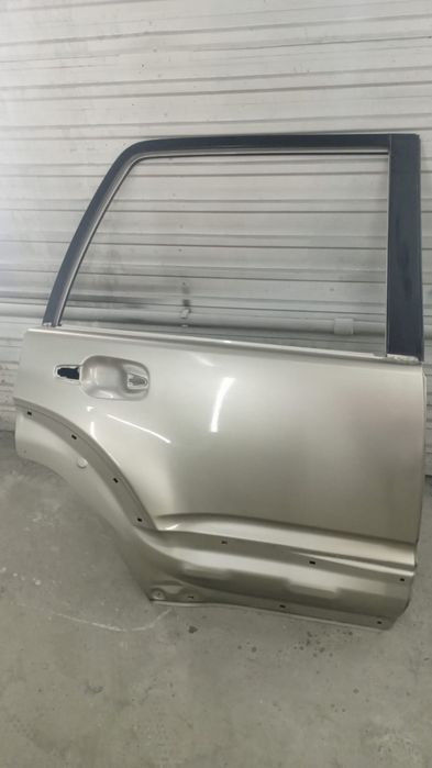Продам дверь от Toyota 4Runner