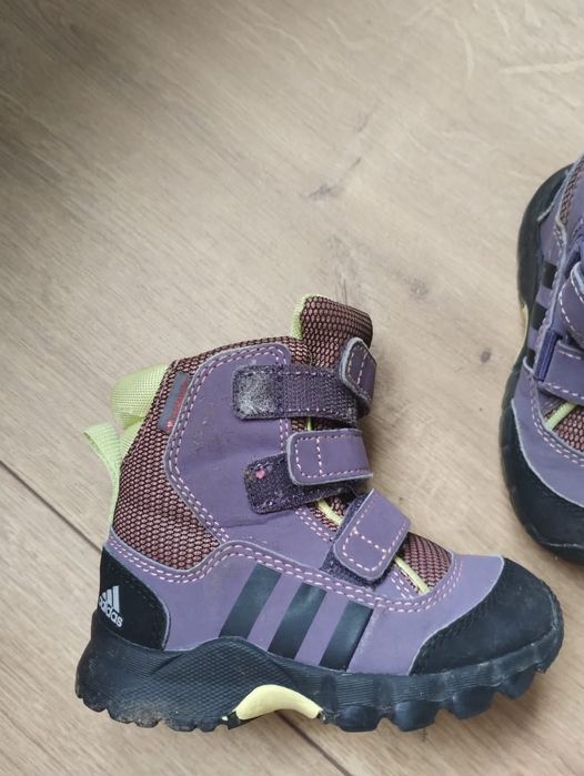 Vând ghete iarna Adidas Holtana snow 21