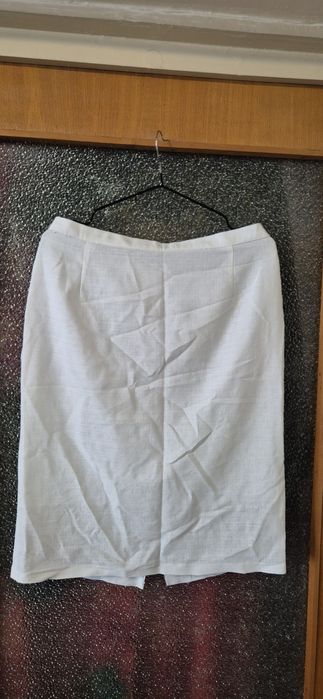 Costum de dama din 2 piese, marimea 44, alb cu model flori