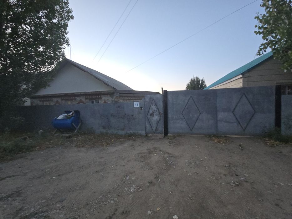 Заречный 1 районнан үй сатылады