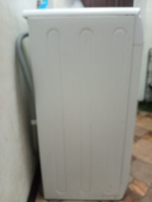 Продам стиральную машину Indesit