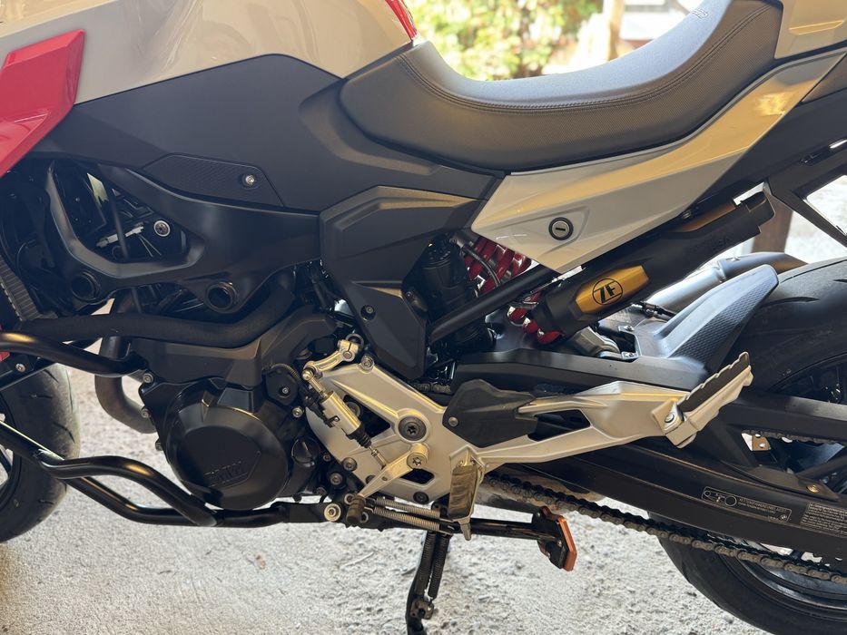 Motocicleta Bmw F900R