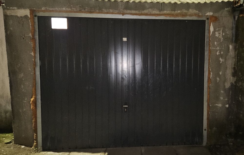 Vand garaj in zona Tudor