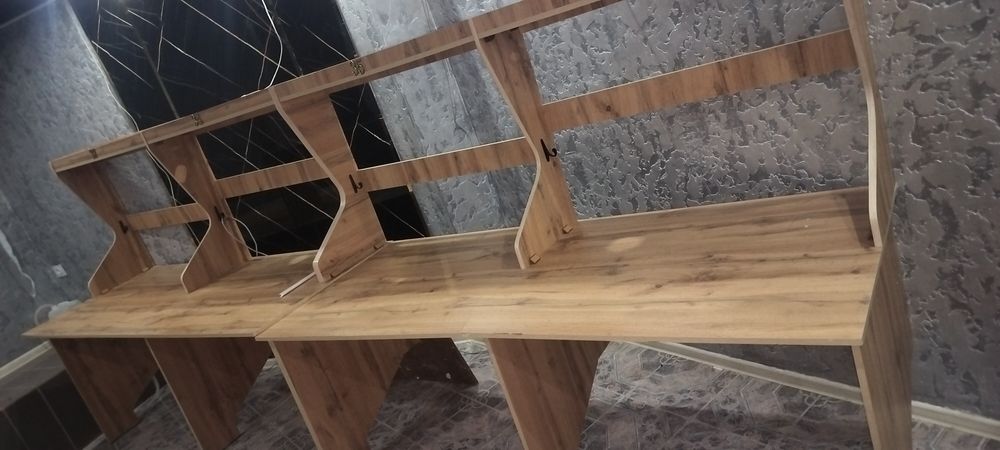Столы,ресепшен компьютеров клуба