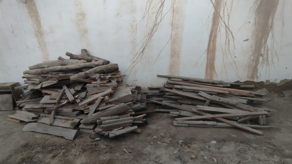 Утин сотилади. Урик ва олма ва тахталар