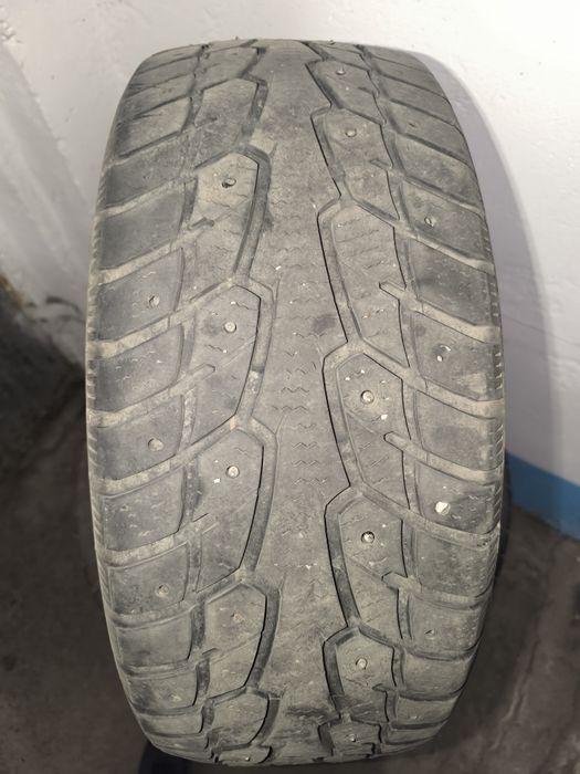 Продам зимние шины 235/45/18