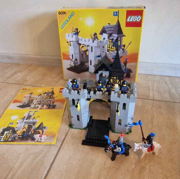 Продавам Lego 6074 Black Falcon's Fortress от 1986
