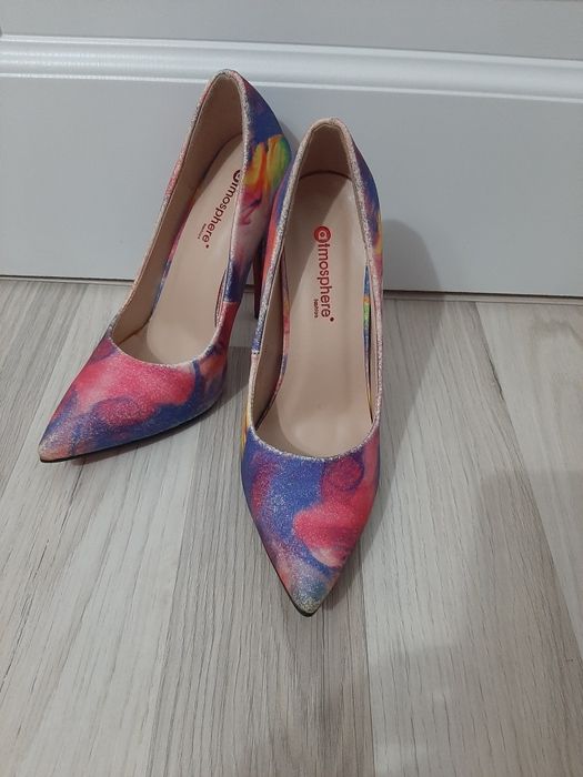 Vând pantofi cu toc