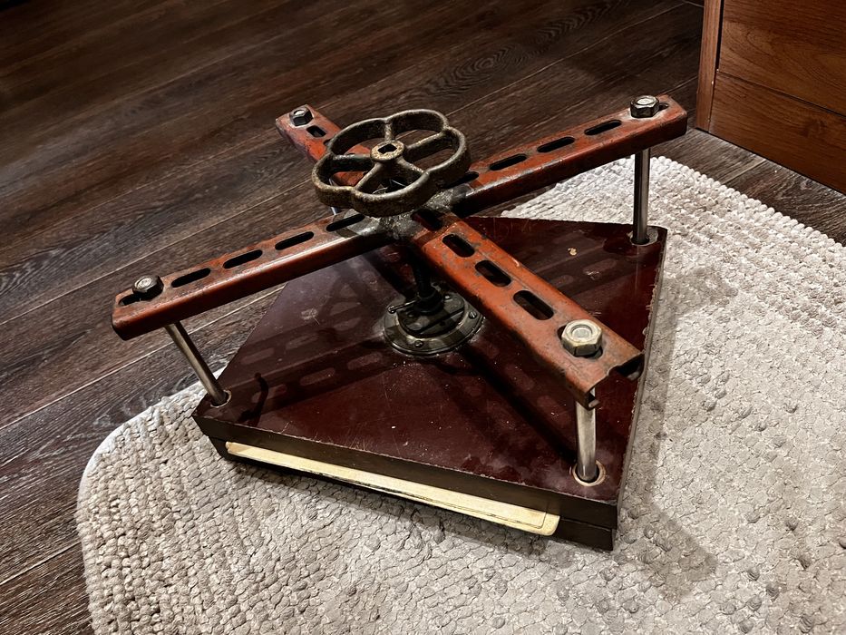 Тиски (пресс) для переплета книг