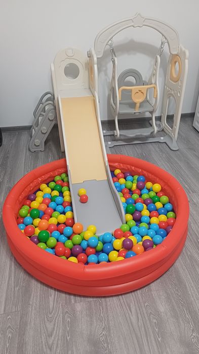 Topogan interior exterior cu piscină cu bile