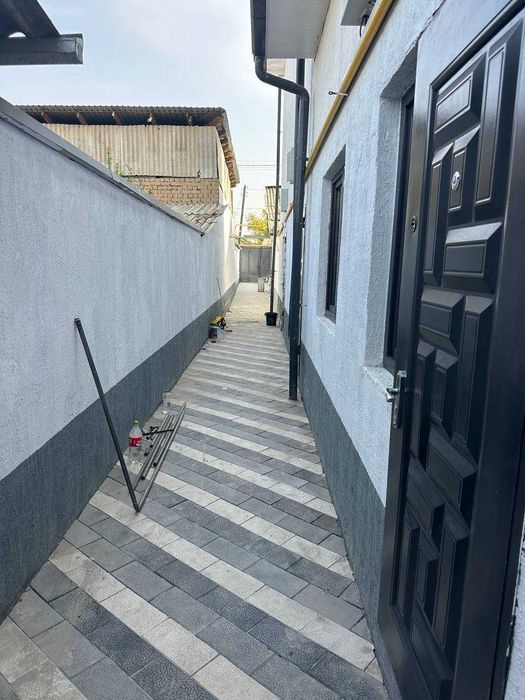 Срочно улица М.Ашрафий 2-комнатная квартира на земле Своя, с ремонтом