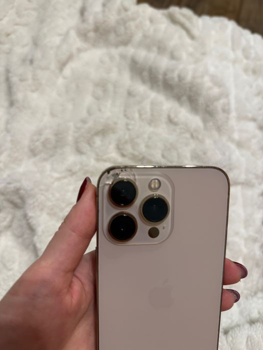 Vând iPhone 13 Pro gold