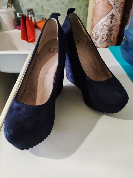 Продам новую обувь.