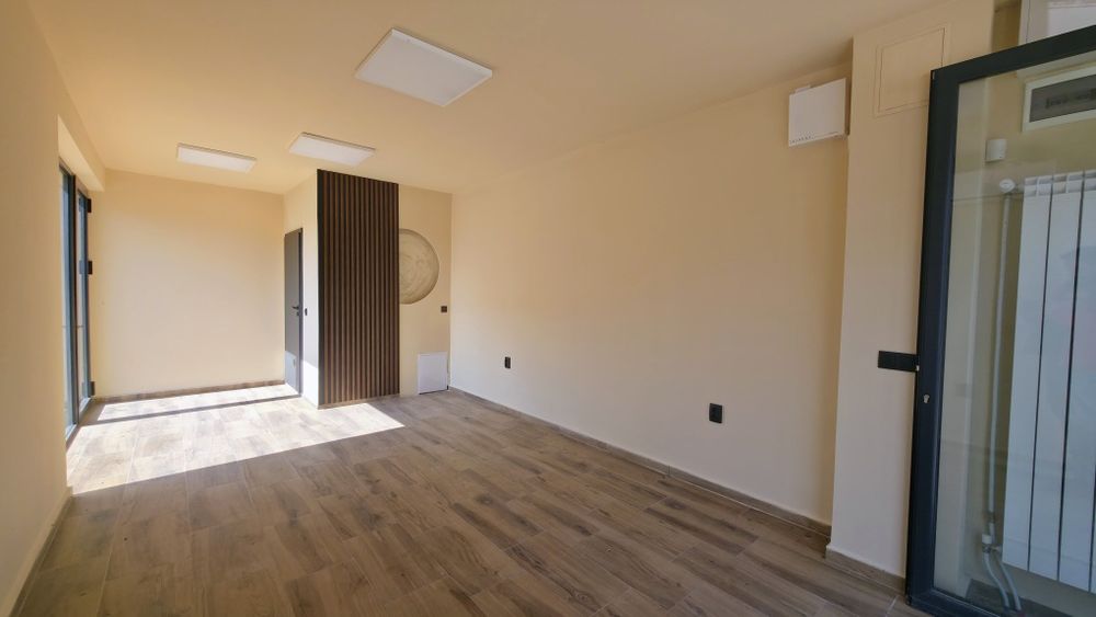 Дава се под наем Офис в Перник, Изток - 30 кв.м за 448.8 € - Снимка #3