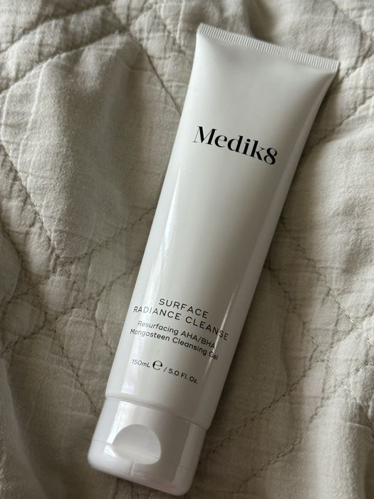 Medik8 Surface Radiance Почистващ гел с АHA/BHA и мангостин