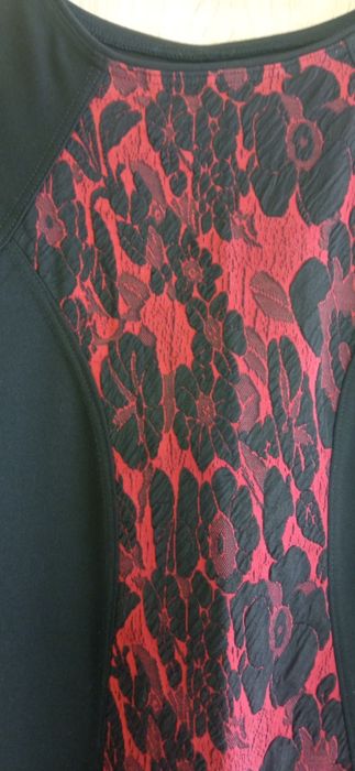 Елегантна дамска рокля