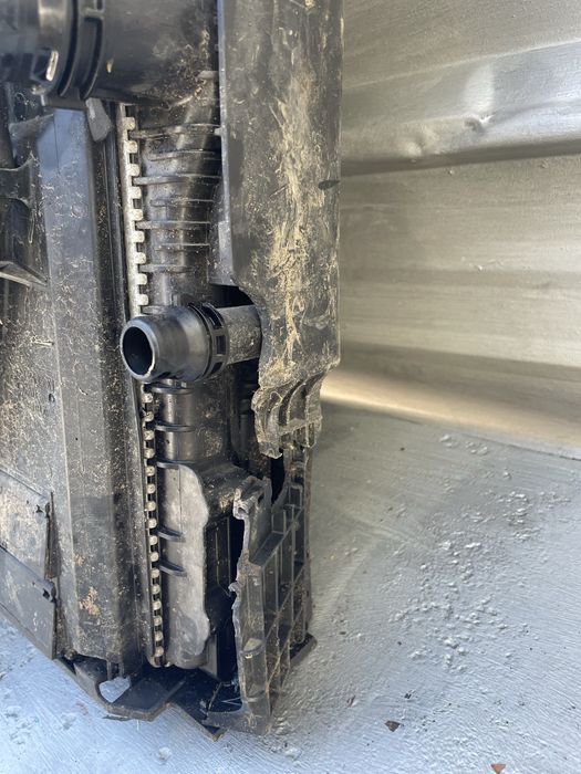 Радиатори/ перка БМВ 240хи, Б58 (radiatori bmw b58)