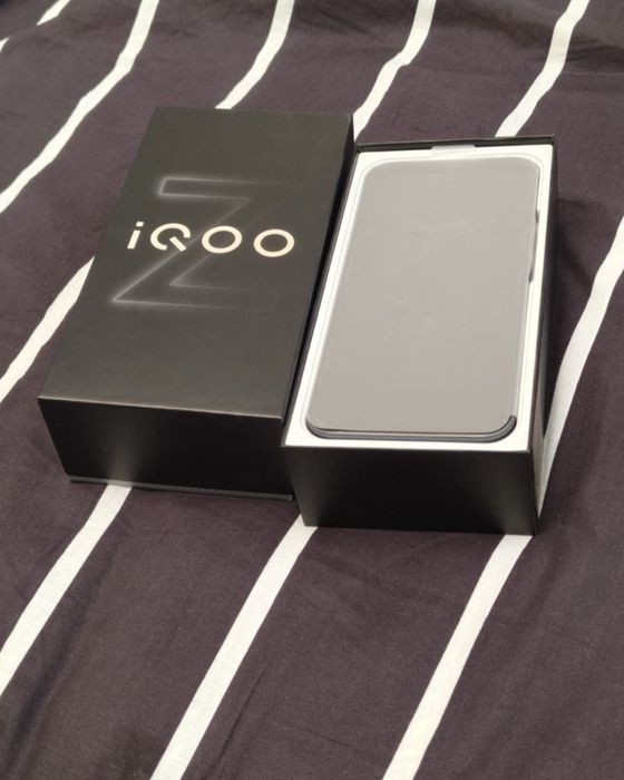 Iqoo z11 китайская версия 8/256
