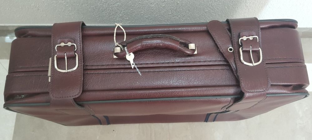 Кожен пътнически куфар