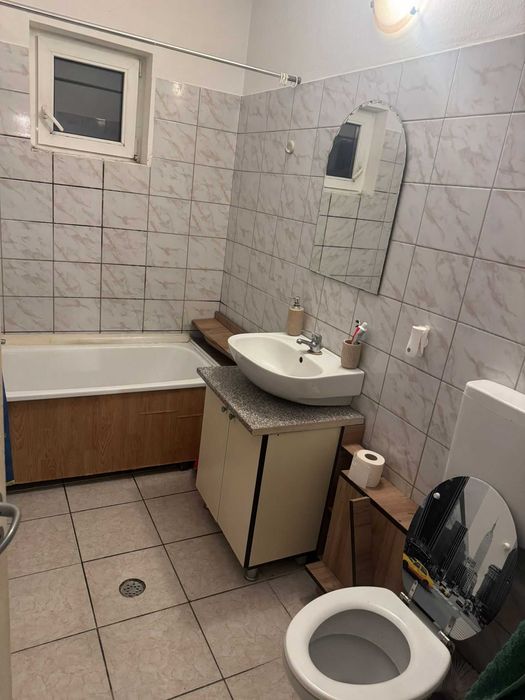 Închiriez apartament
