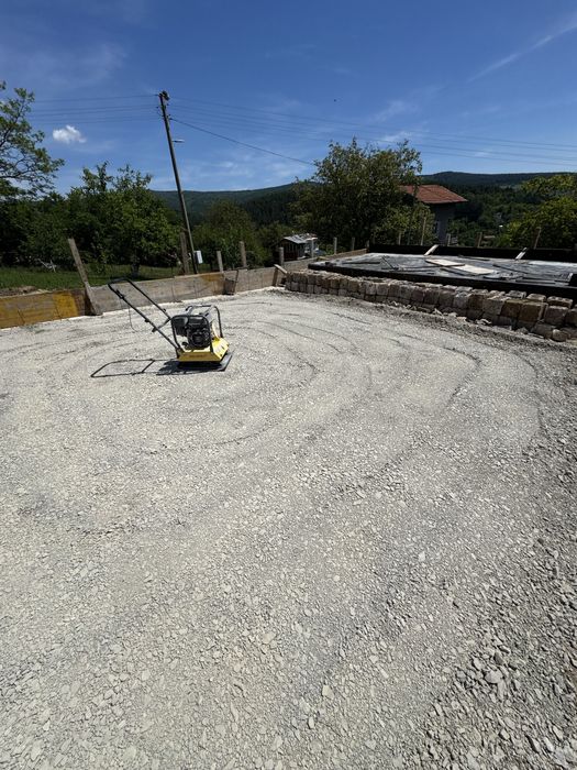 Трамбовка и бус под маем Перник София Брезник Радимир Трън