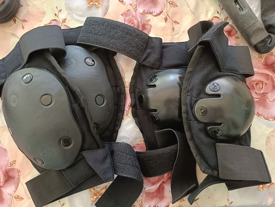 Защитные шлем на коленях