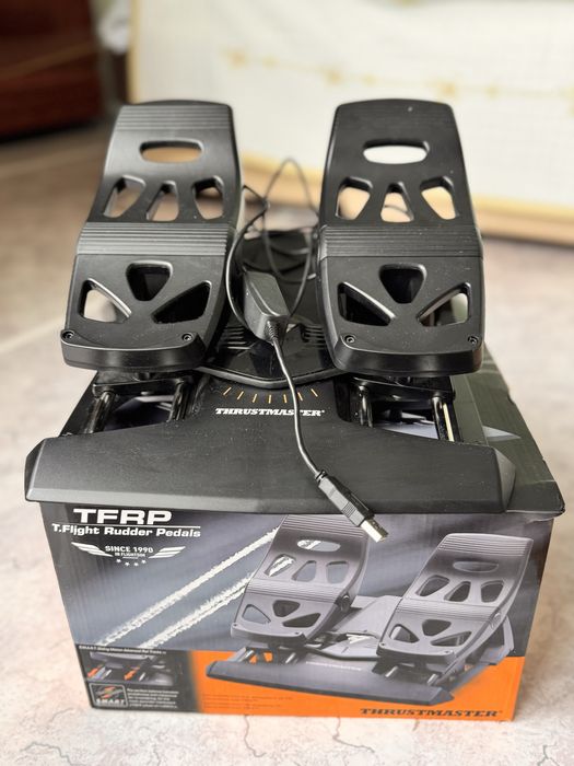 Продаю джойстик и педали Thrustmaster