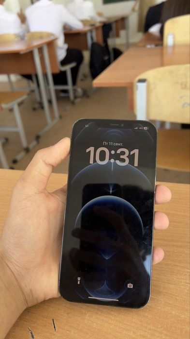 Продам или обеняю айфон 12 про мах