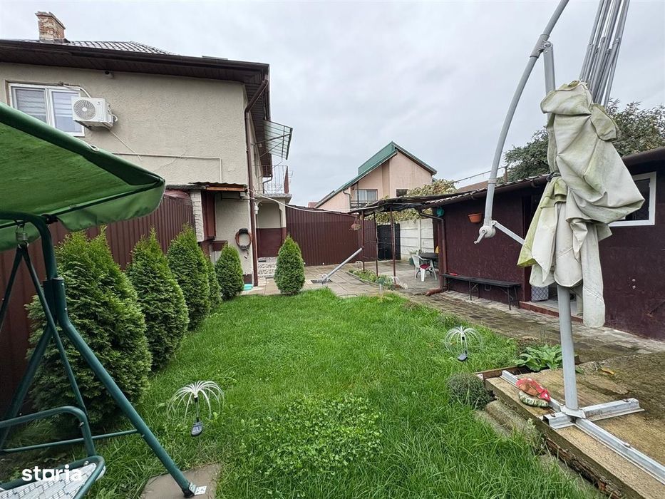 Apartament la casa de vanzare – 4 camere, balcon si curte – Lazaret
