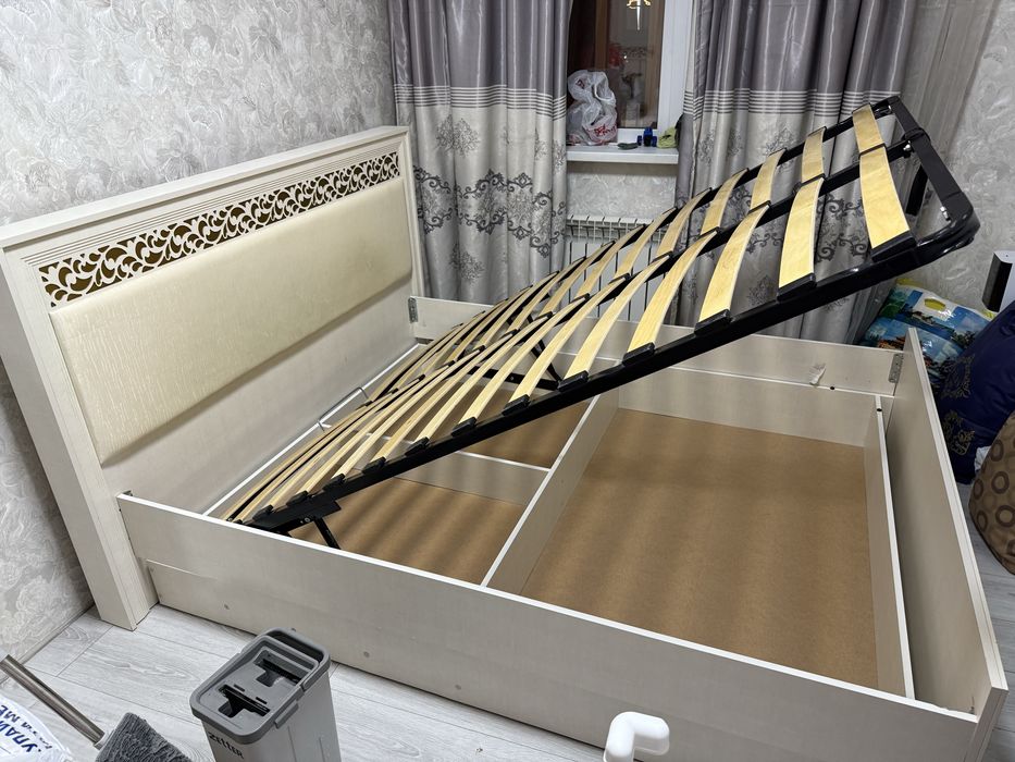 Кровать с матрасом