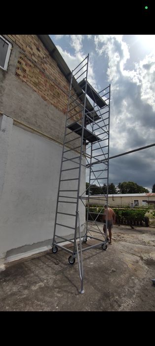 Чисто ново мобилно скеле олекотено перфектно за работа