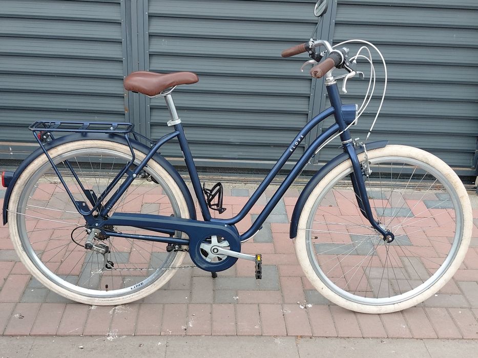 Se vinde bicicleta Dama.