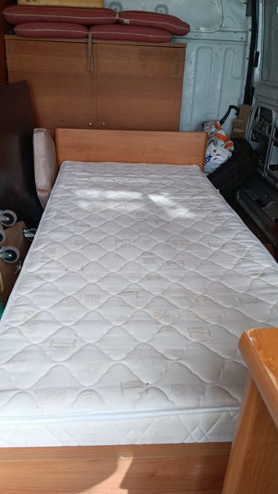 Продава се единично легло в идеално състояние + транспорт !