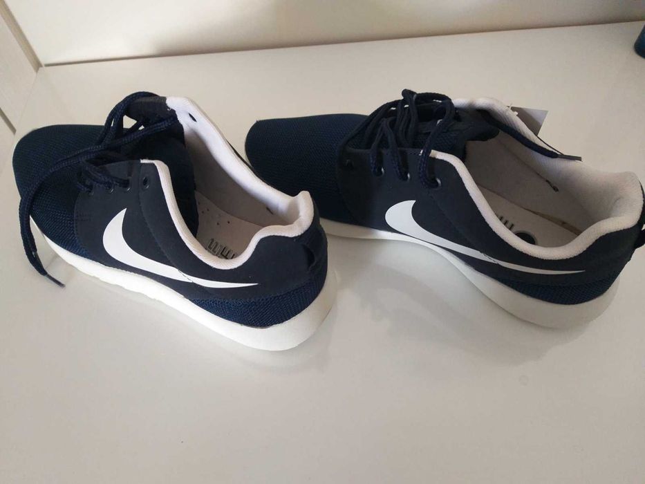 НОВИ Маратонки Nike 42 номер за широк крак