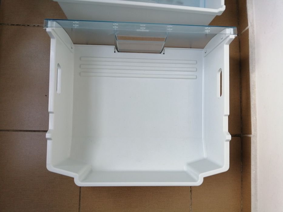 Combină frigorifică Arctic, componente